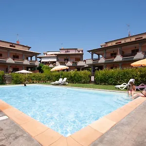 https://follonica-apartments.it-tuscanyhotel.com